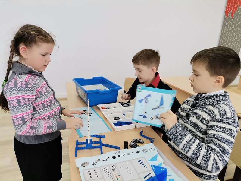 Занятия в центре «Точка роста» Занятия в центре «Точка роста».